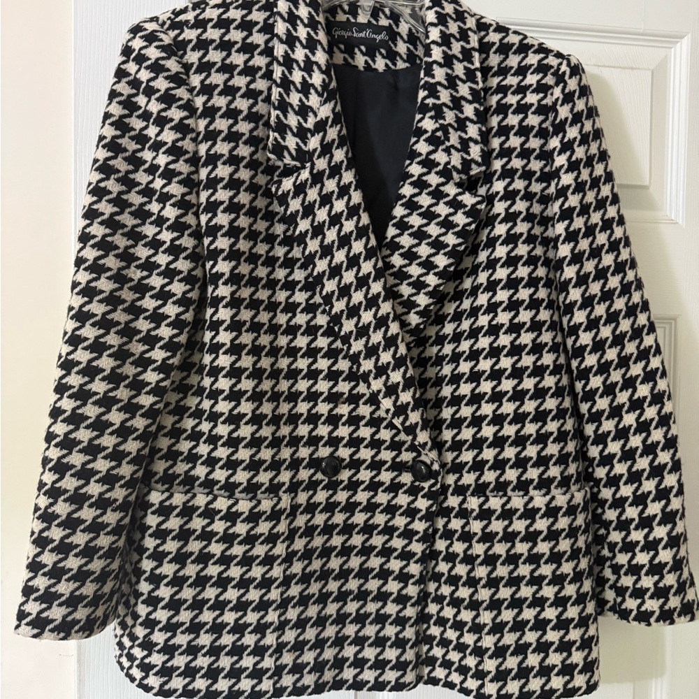 Classic Black and Cream Houndstooth Blazer